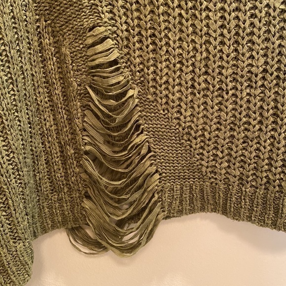 Kerisma Victoria Slouchy Crop Knit Sweater Distressing Olive Army Green Size S/M - Picture 3 of 12